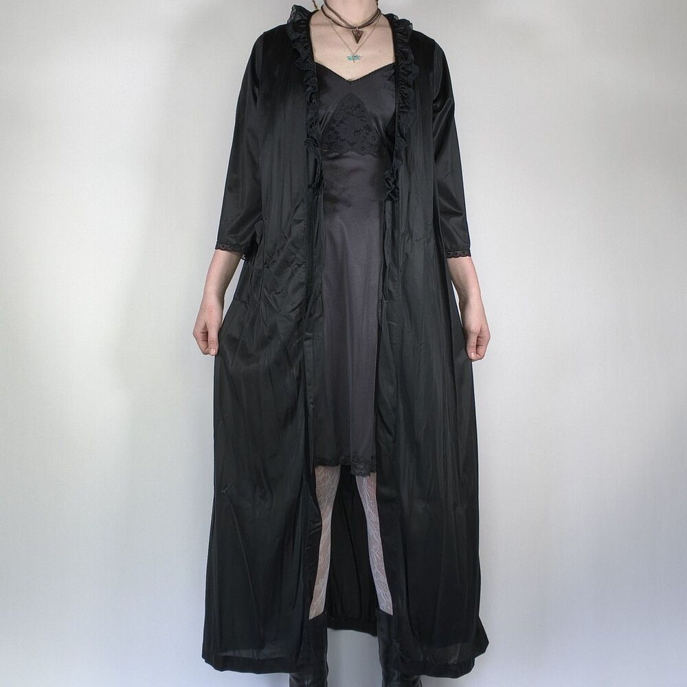 Vintage Lace Lined Housecoat - Picture 2 of 14